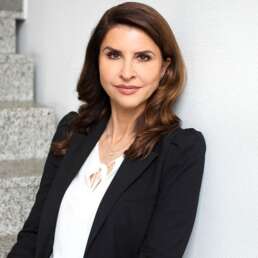 Portrait: Dr. Jennifer Meyer-Jüres